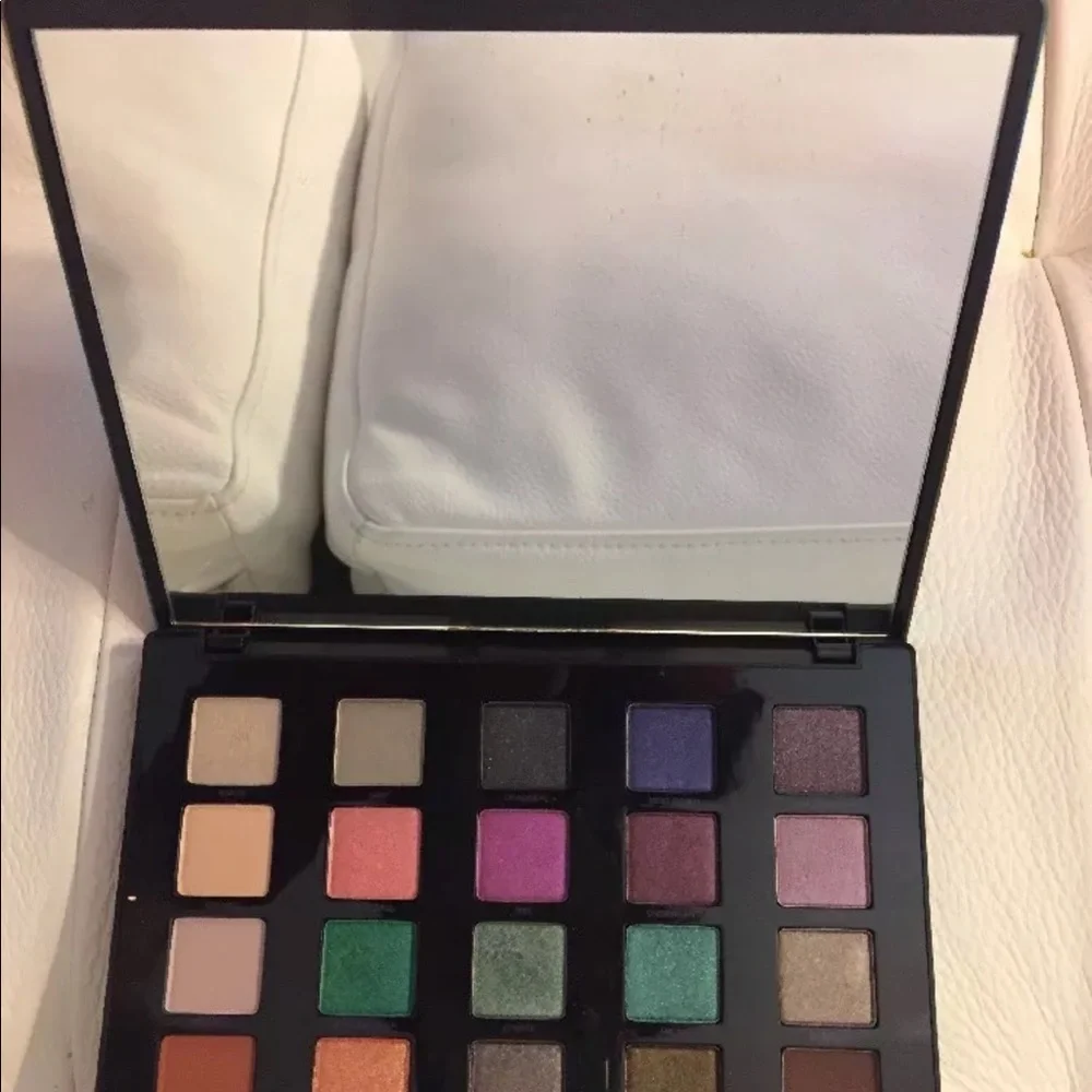 Almost New Urban Decay Vice Colorful Eyeshadow